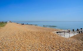 Luxury Beachfront Outstanding 2 Bedroom Apartment
