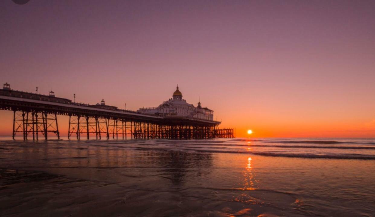 Luxury Beachfront Outstanding 2 Bedroom Apartment WTA WTA Eastbourne Exterior foto